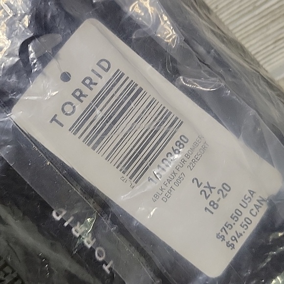 Torrid Black Faux Fur Hooded Bomber Jacket Womens Plus Size 2X NWT - Picture 4 of 6